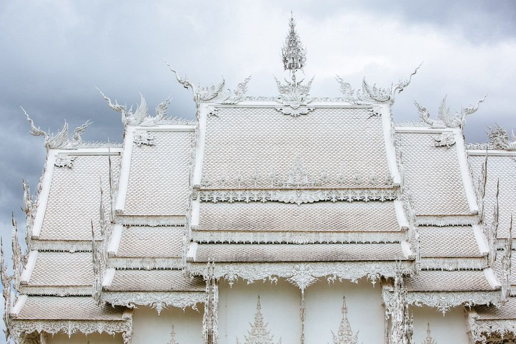 white temple in chiang rai