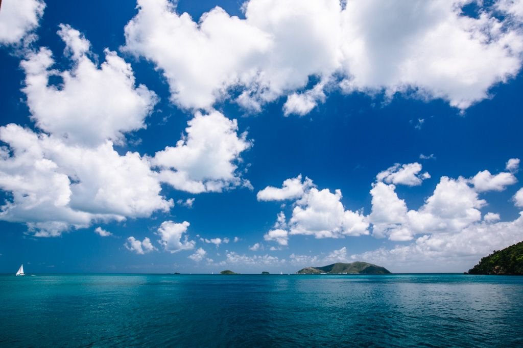 Sailing the Whitsunday islands