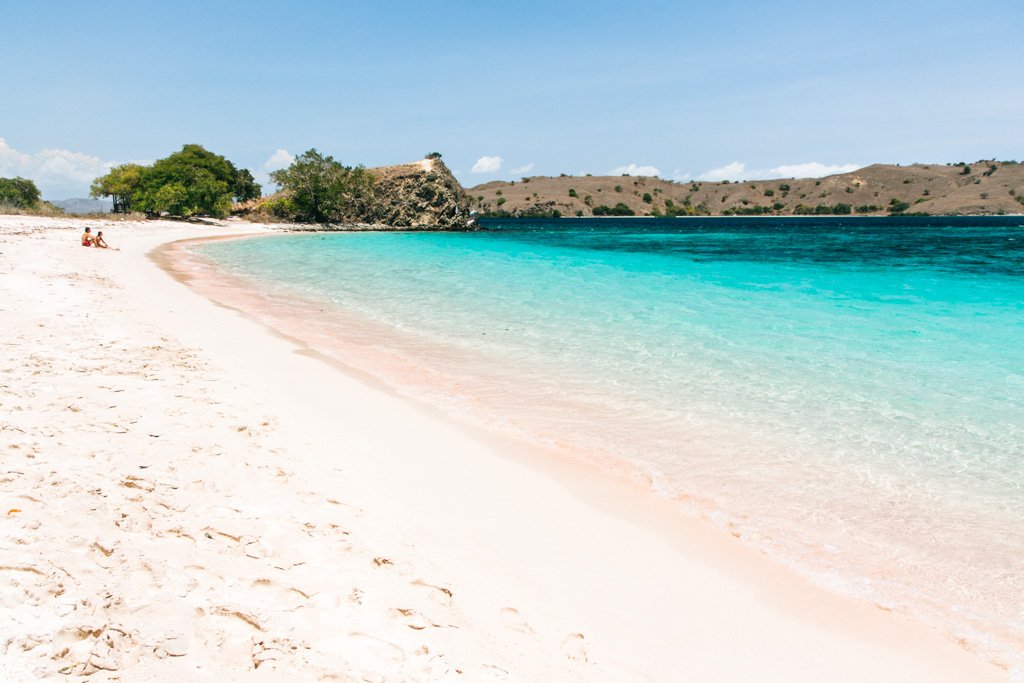 komodo pink beach