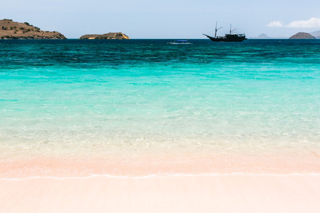 pink beach komodo