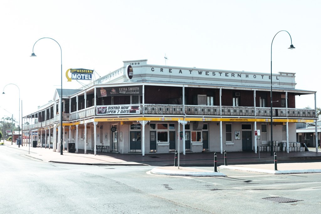 sydney to broken hill road trip