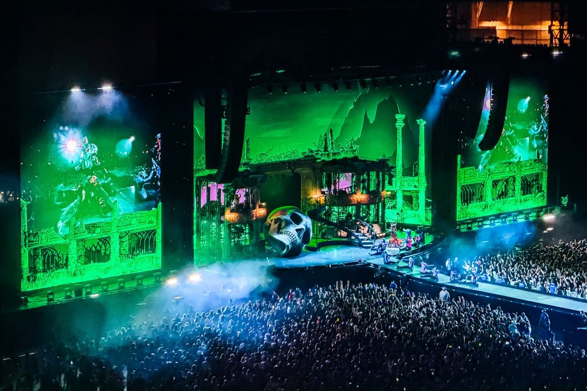 lady gaga mayhem ball